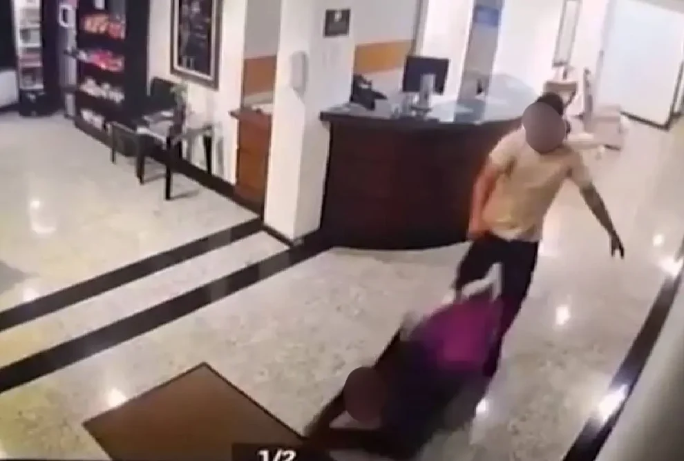 Recepcionista é agredida por hóspede dentro de hotel; vídeo