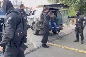 Suspeitos de roubar carro usado em crime no Abranches são presos