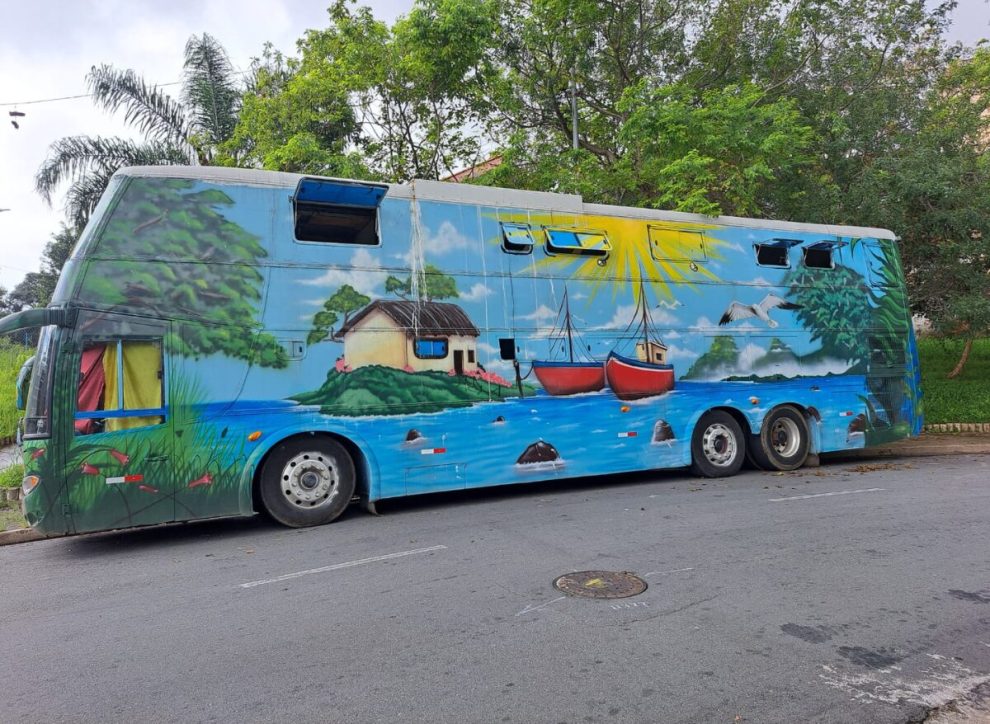 Veja como é por dentro do único motorhome com piscina do Brasil que passou por Maringá e planeja chegar até a Antártida