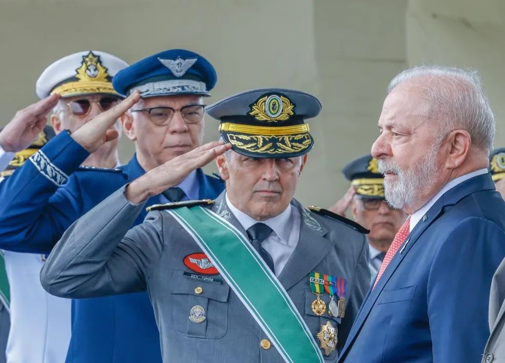 ‘Se a gente não preparar a defesa, qualquer dia alguém invade’, afirma Lula sobre artigos militares