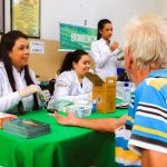 Ação gratuita leva atendimentos de saúde, orientação jurídica e atividades para famílias da Vila Guadiana, em Mandaguaçu