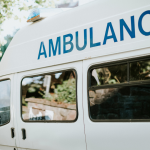 Ambulância tomba em grave acidente com caminhão