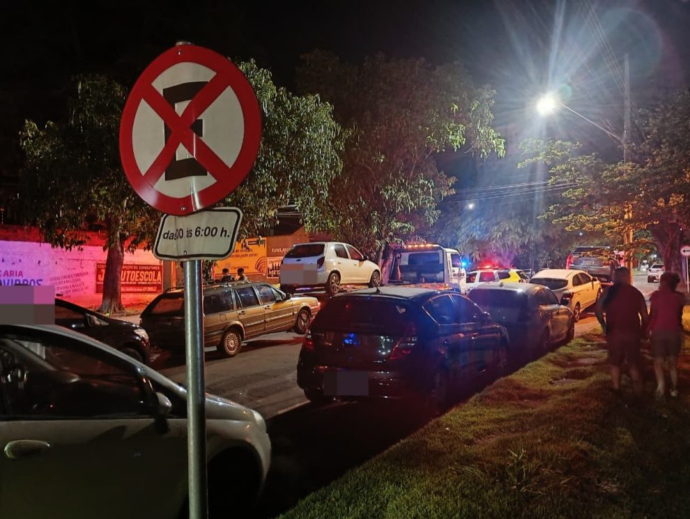 Após denúncias de perturbação de sossego, PM remove 14 veículos na Avenida Petrônio Portela