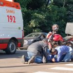 Caminhonete invade preferencial e motociclista fica ferido em cruzamento de Maringá