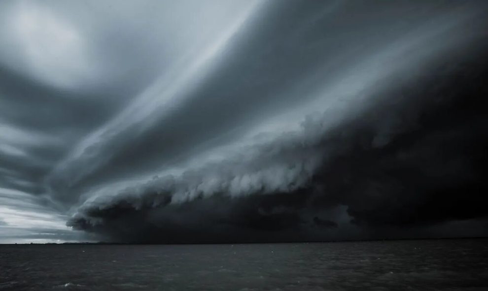 Ciclone traz frente fria e Paraná tem virada no tempo essa semana