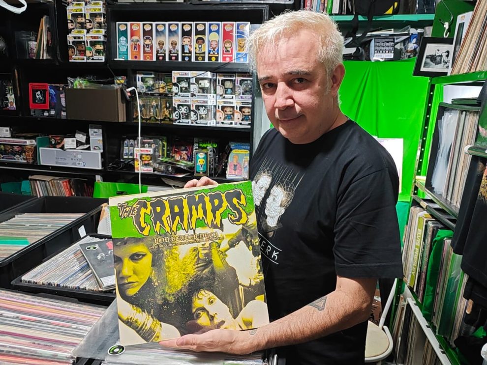 Colecionador maringaense tem acervo com mais de 3,5 mil discos de vinil: 'hobby que não tem público ou idade'