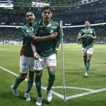 Com um a menos, Palmeiras vence e se firma na liderança do Brasileirão