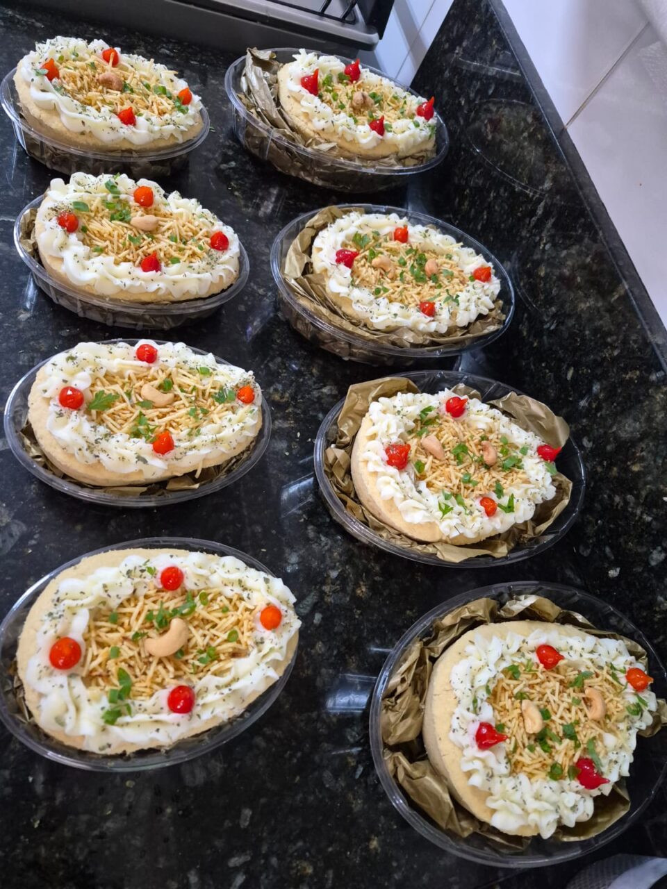 Empresária maringaense se torna referência com o 'Empadovo', o ovo de Páscoa recheado de empadão de frango