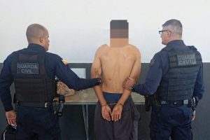 Filho é detido após ameaçar mãe com canivete e exigir dinheiro