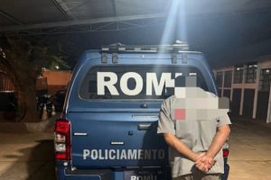 Homem com mandado de prisão por furto é detido em Maringá