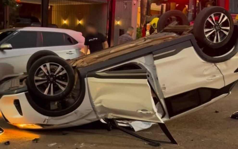 Homem de 64 anos fica ferido após capotamento em Maringá