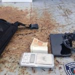Homem é preso suspeito de tráfico de drogas na Avenida Colombo
