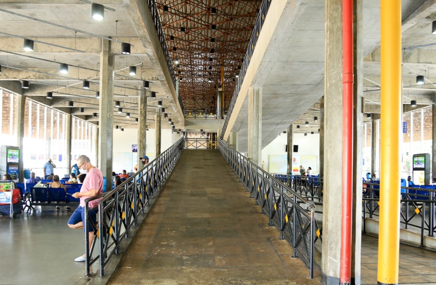 Idoso é preso após importunar sexualmente adolescente de 17 anos dentro de ônibus em Maringá