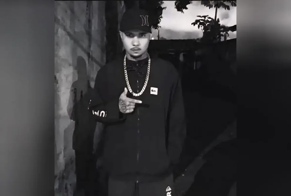 Jovem é morto a tiros em carro de aplicativo por falso policial