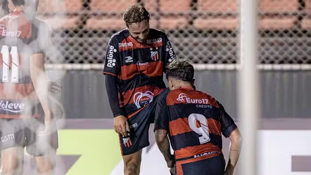 Maringá tem expulso no começo do jogo e sofre goleada para o time reserva do Ituano