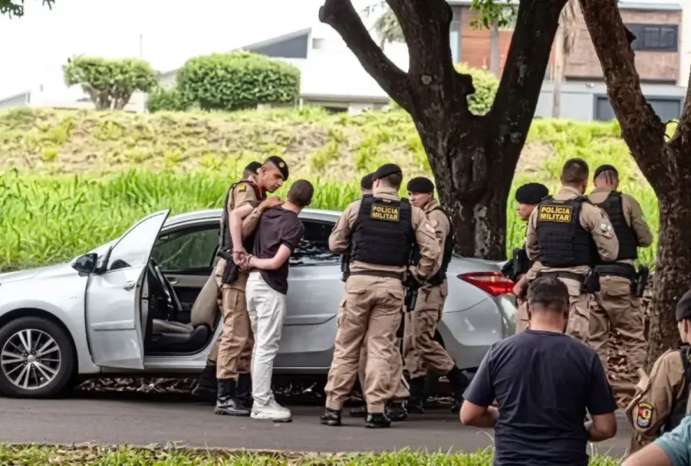 Médico residente dispara arma dentro de hospital e acerta paciente
