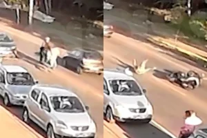Moto atropela pai com bebê de colo e foge em Curitiba: VÍDEO
