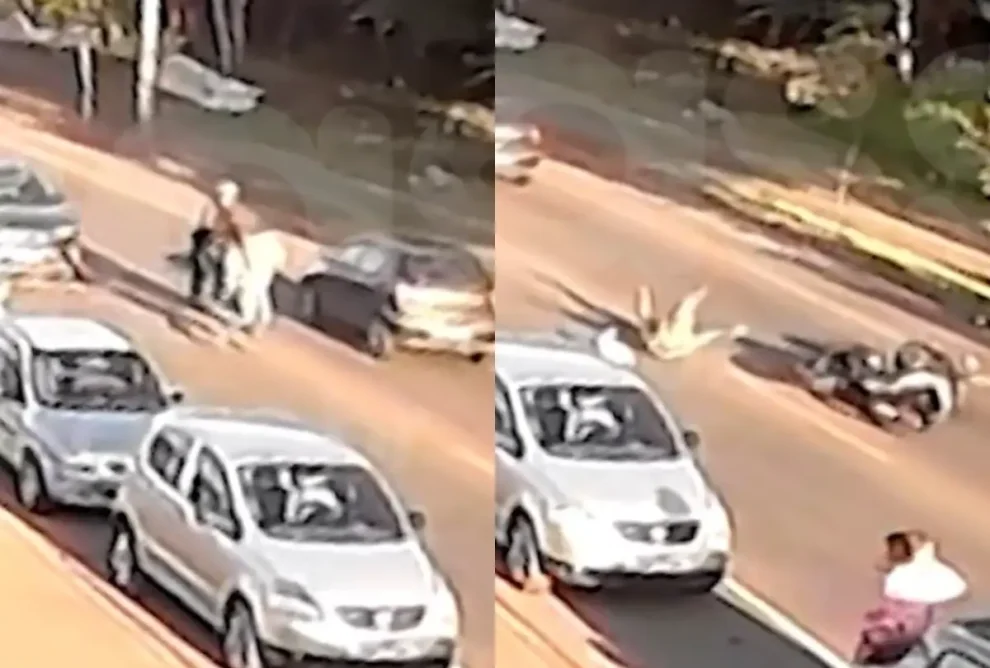 Moto atropela pai com bebê de colo e foge em Curitiba: VÍDEO