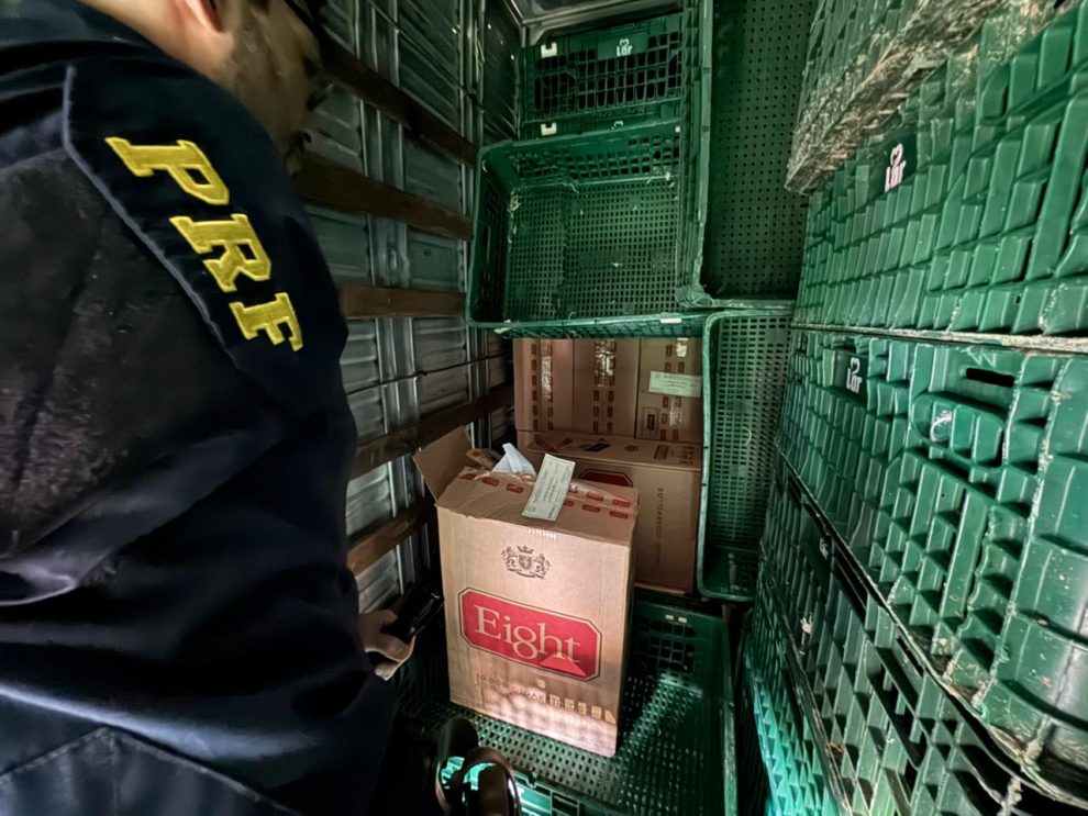 Polícia apreende 350 mil maços de cigarros do Paraguai escondidos em caminhão na região de Maringá
