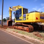 Prefeitura instala barreiras de concreto para evitar travessias irregulares na Avenida Colombo durante Expoingá