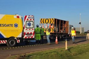Trabalhador morre atropelado por caminhão durante obra em rodovia no Paraná