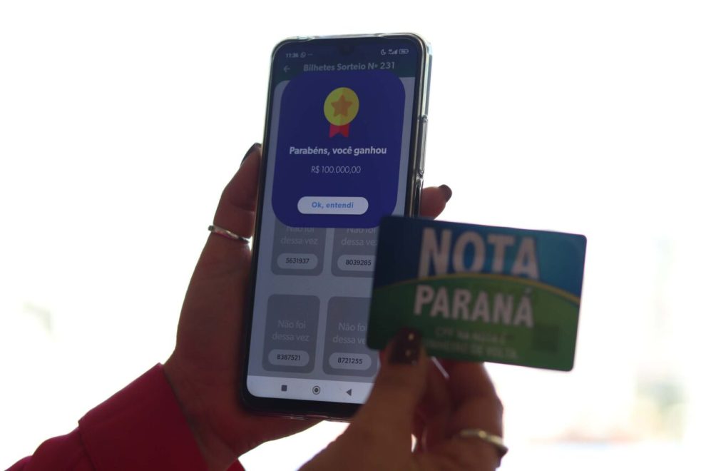 confira os ganhadores dos prêmios do sorteio de abril