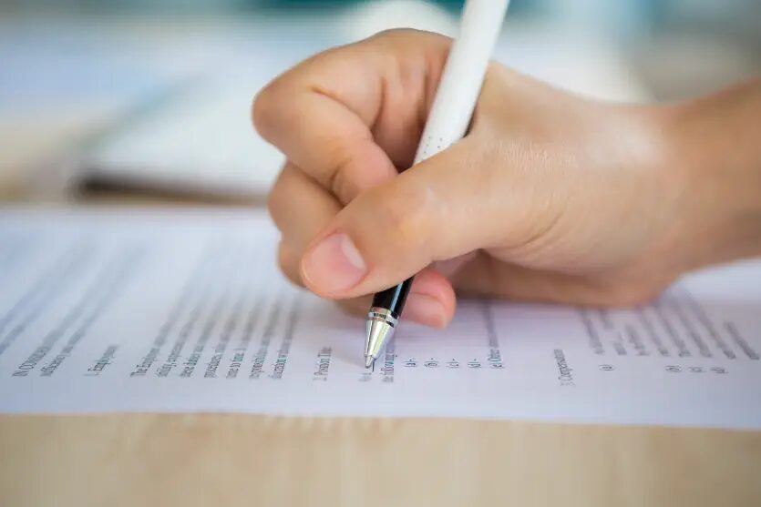 6 concursos para se inscrever em cidades do Noroeste do Paraná com salários de até R$ 13,2 mil