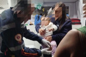Agentes da Guarda Civil Municipal salvam criança engasgada durante patrulhamento em Maringá; vídeo