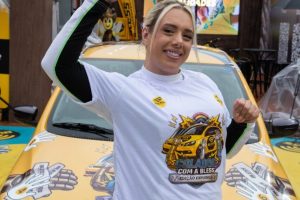 Após mais de 53 horas, mulher vence desafio de resistência na Expoingá e leva carro para casa
