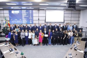 Delegada do Nucria é homenageada pela Câmara de Vereadores no Maio Laranja