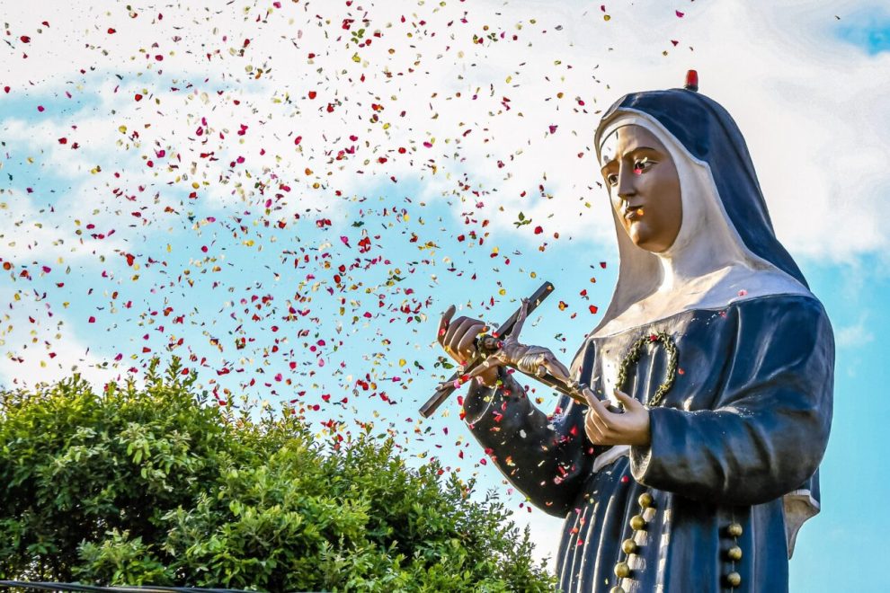 Fé e emoção marcam Dia de Santa Rita de Cássia em Maringá e reúnem multidão no Santuário
