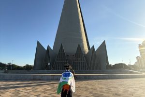 Gaiteiro realiza caminhada de 800 km de Maringá até o Rio Grande do Sul levando música e fé