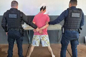 Homem é preso após agredir companheira em via pública em Maringá