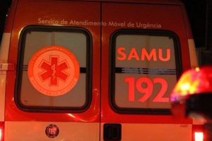 Homem sofre traumatismo craniano após ser atropelado por moto em avenida de Maringá