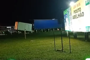Jovem caminhoneiro morre em grave acidente na BR-376