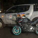Motociclista fica ferido após acidente com carro da Defesa Civil em Maringá; vídeo