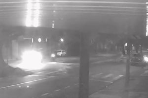 Mulher que estava na garupa de motociclista morto em grave acidente em Maringá permanece em coma no hospital; vídeo