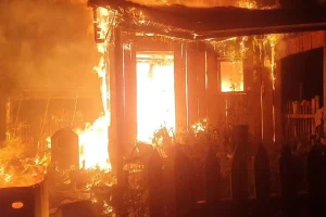 PMs salvam idosa de 74 anos de incêndio no PR