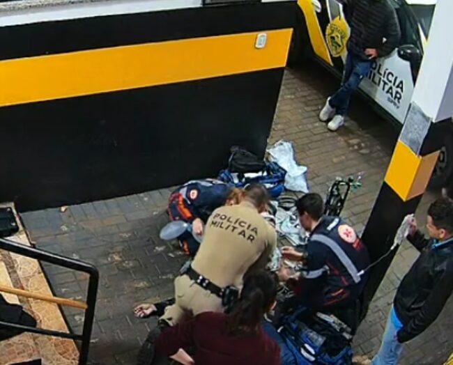 Passageira é reanimada após 40 minutos de massagem cardíaca ao se engasgar com comida em ônibus na PR-317, na região de Maringá