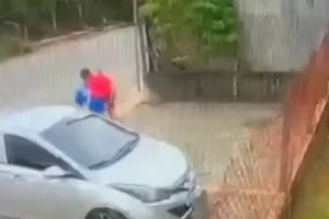 Suspeito de matar enteado pequeno é morto a tiros em ambulância