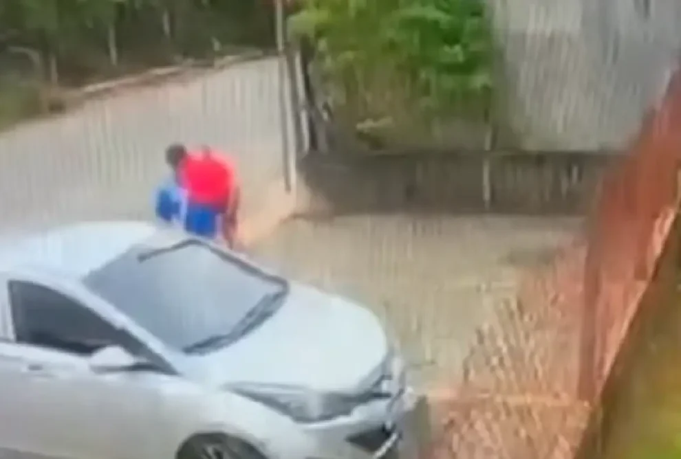 Suspeito de matar enteado pequeno é morto a tiros em ambulância