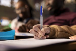 Universidade do Paraná abre PSS com salários de até R$ 7,6 mil