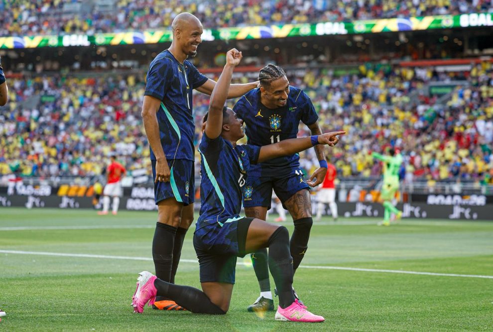Brasil vence Egito por 2 a 1 no último amistoso antes do Mundial