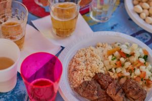 Carne de boi e cerveja pressionam orçamento, mas frango e suínos dão alívio ao bolso