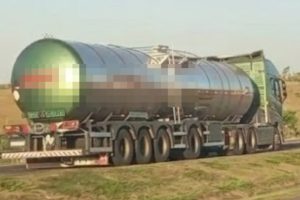 Carreta é flagrada na contramão da BR-376 entre Paranavaí e Maringá e coloca motoristas em risco