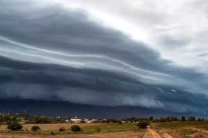 Ciclone extratropical mantém o tempo instável em boa parte do Paraná neste domingo; confira a previsão