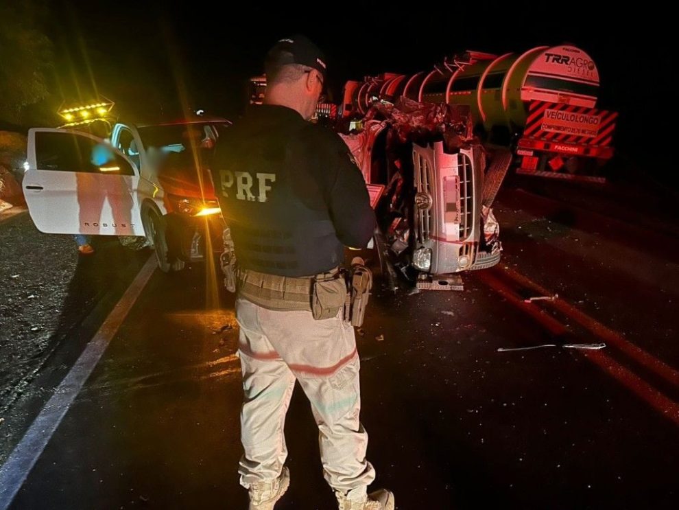 Colisão frontal na BR-376 deixa três mortos e três feridos na região