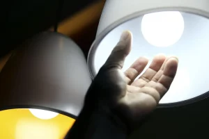 Conta de luz deve ter alívio em agosto com "bônus de Itaipu"v