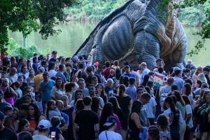 Dinossauros colocam Maringá na rota do turismo e atraem visitantes de outras cidades e estados