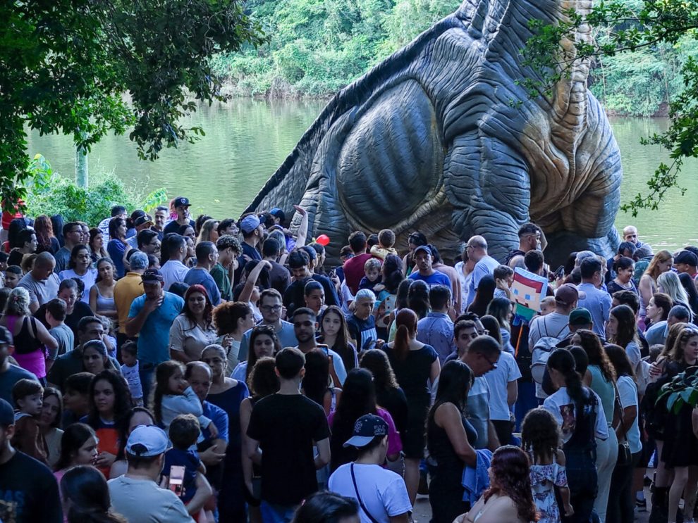 Dinossauros colocam Maringá na rota do turismo e atraem visitantes de outras cidades e estados